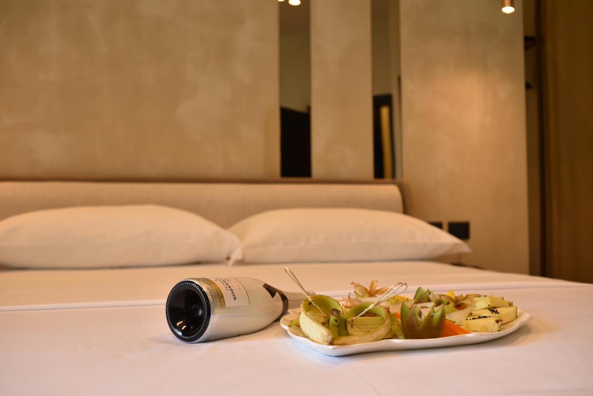 Nuna Hotel Radhime Bagian luar foto