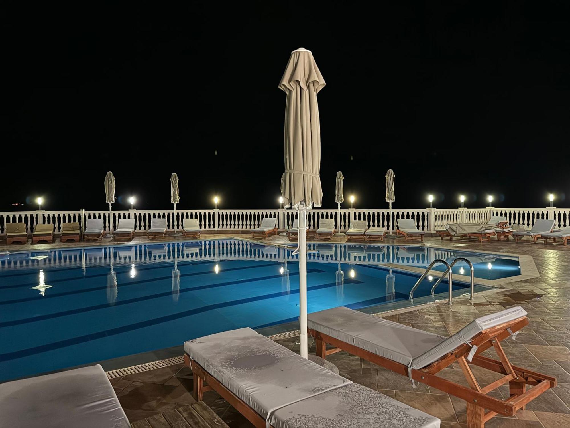 Nuna Hotel Radhime Bagian luar foto