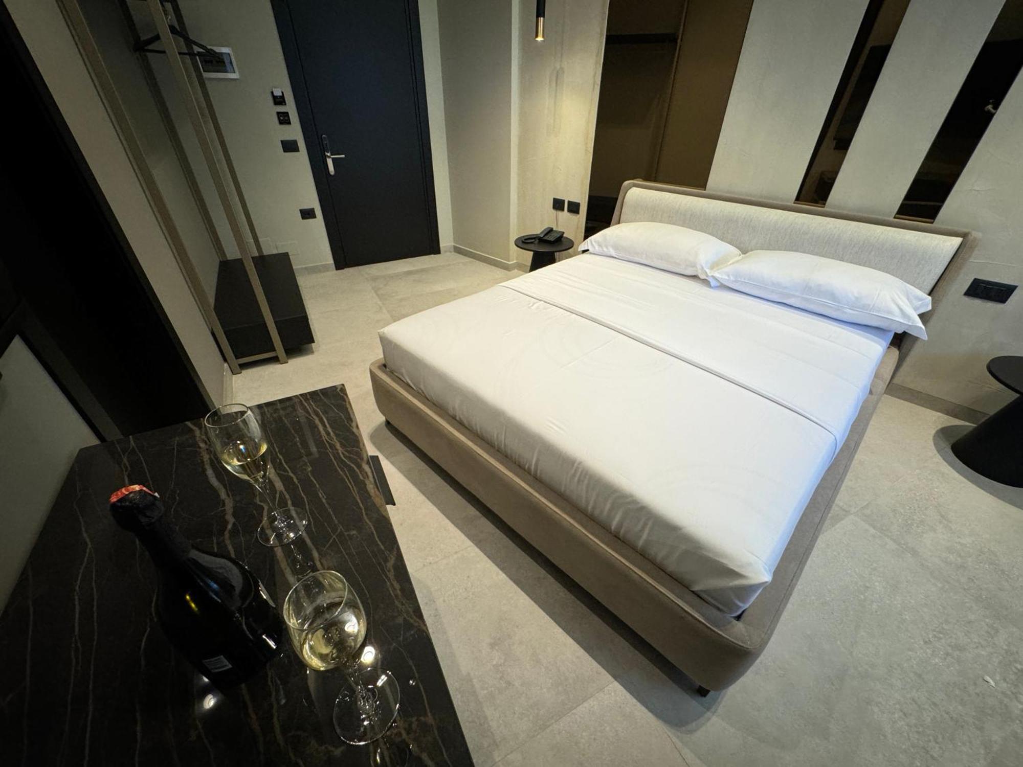 Nuna Hotel Radhime Bagian luar foto
