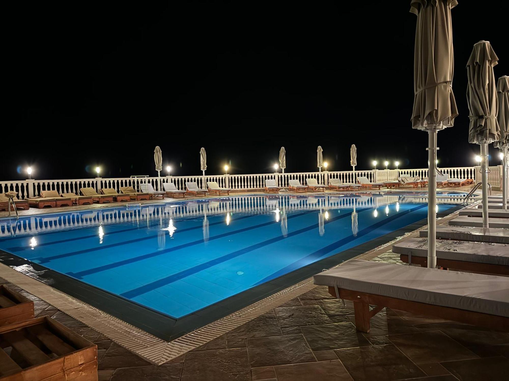 Nuna Hotel Radhime Bagian luar foto