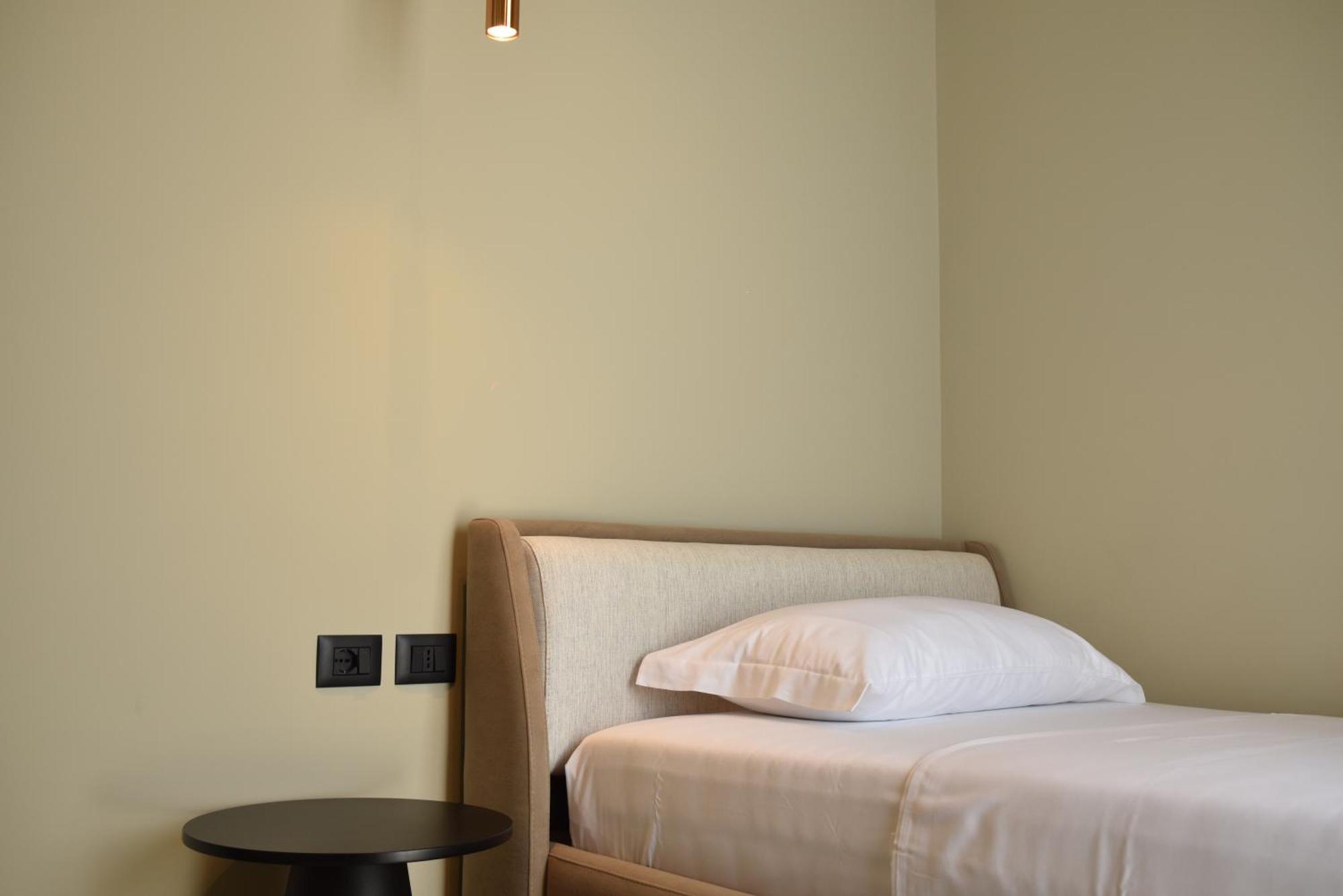 Nuna Hotel Radhime Ruang foto